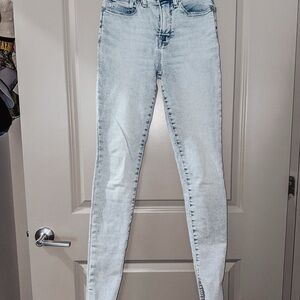 Good American Light Wash Skinny Jeans
